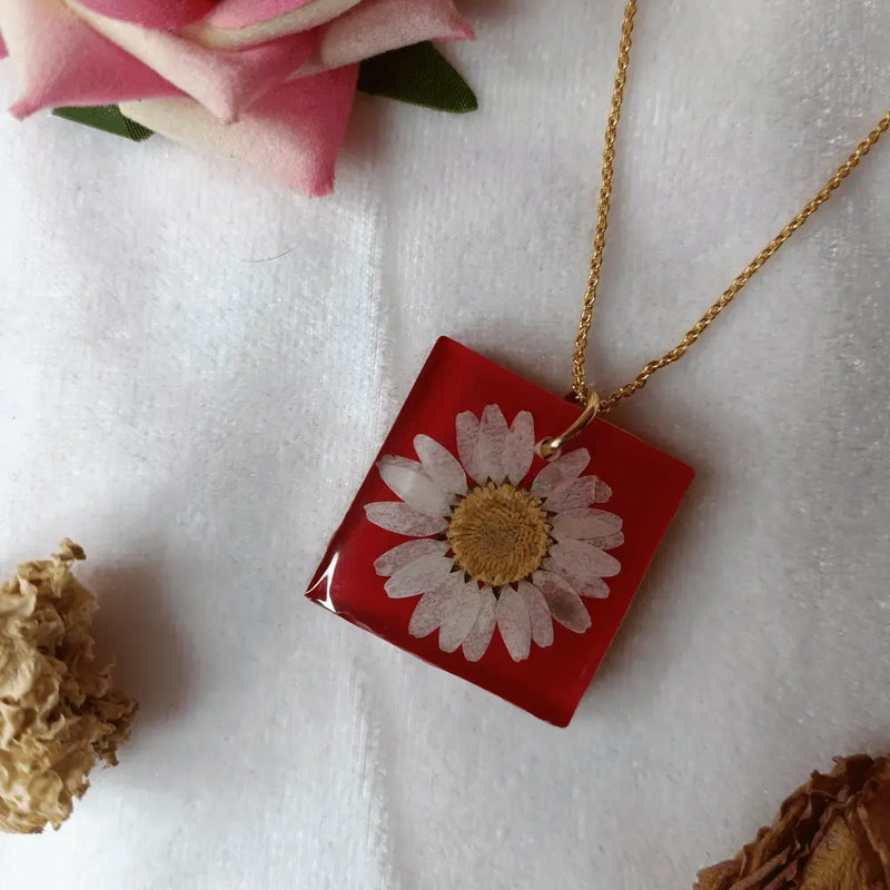 Customized Resin Pendant With Preserved Real Daisy Flower online