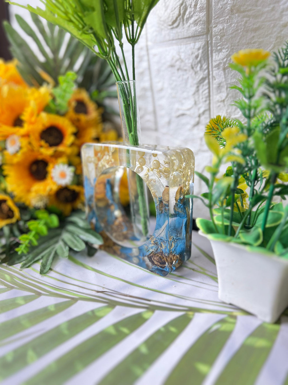 Resin Flowers Plantter with Real Roses with Pearls Flowers Preservation