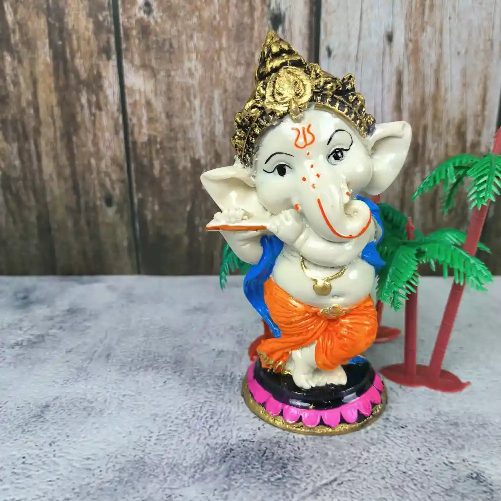 Flute Little Ganesha Statue for table docor