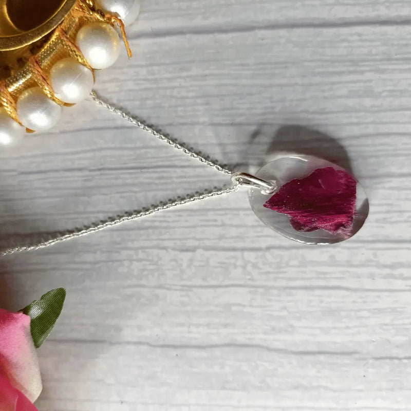 handmade Resin Flower Preservation Pendant with Beautiful Chain