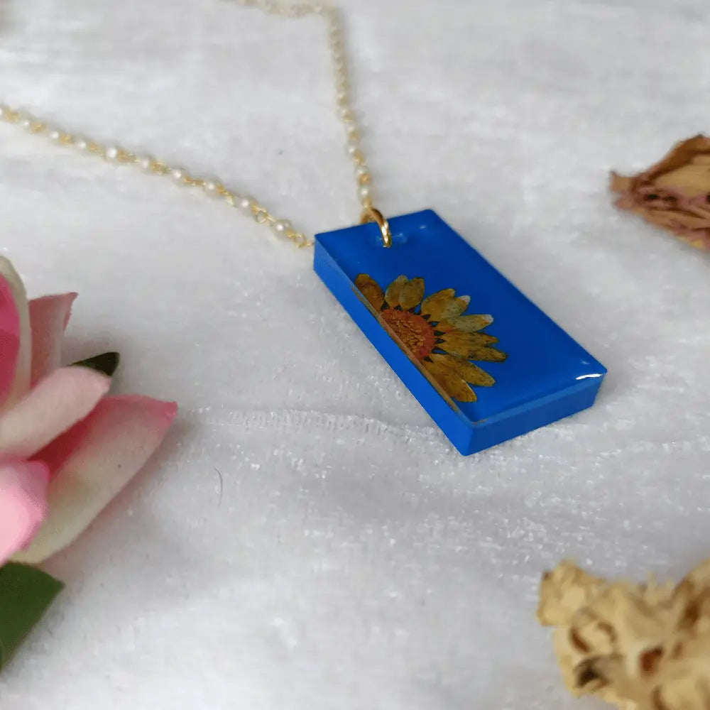 Handmade Resin Pendant With Half Daisy Pearl Flower online