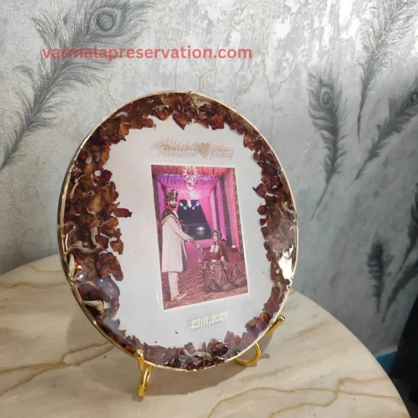 Personalized Wedding Garland Preservation Resin Frame (8-Inches)