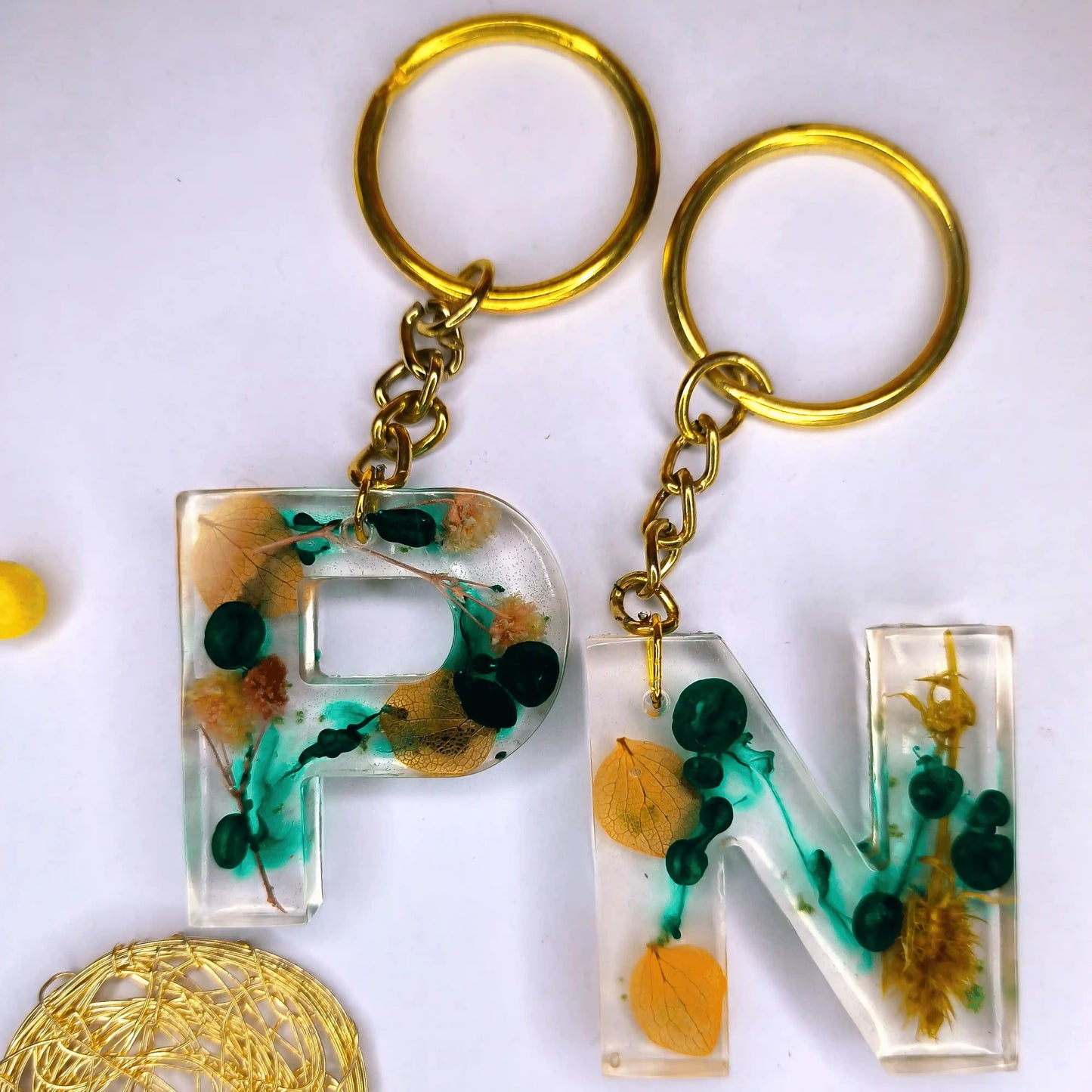 Modern Preserved Flowers Resin Keychains With Customizable Monogram For Men and Women Sale