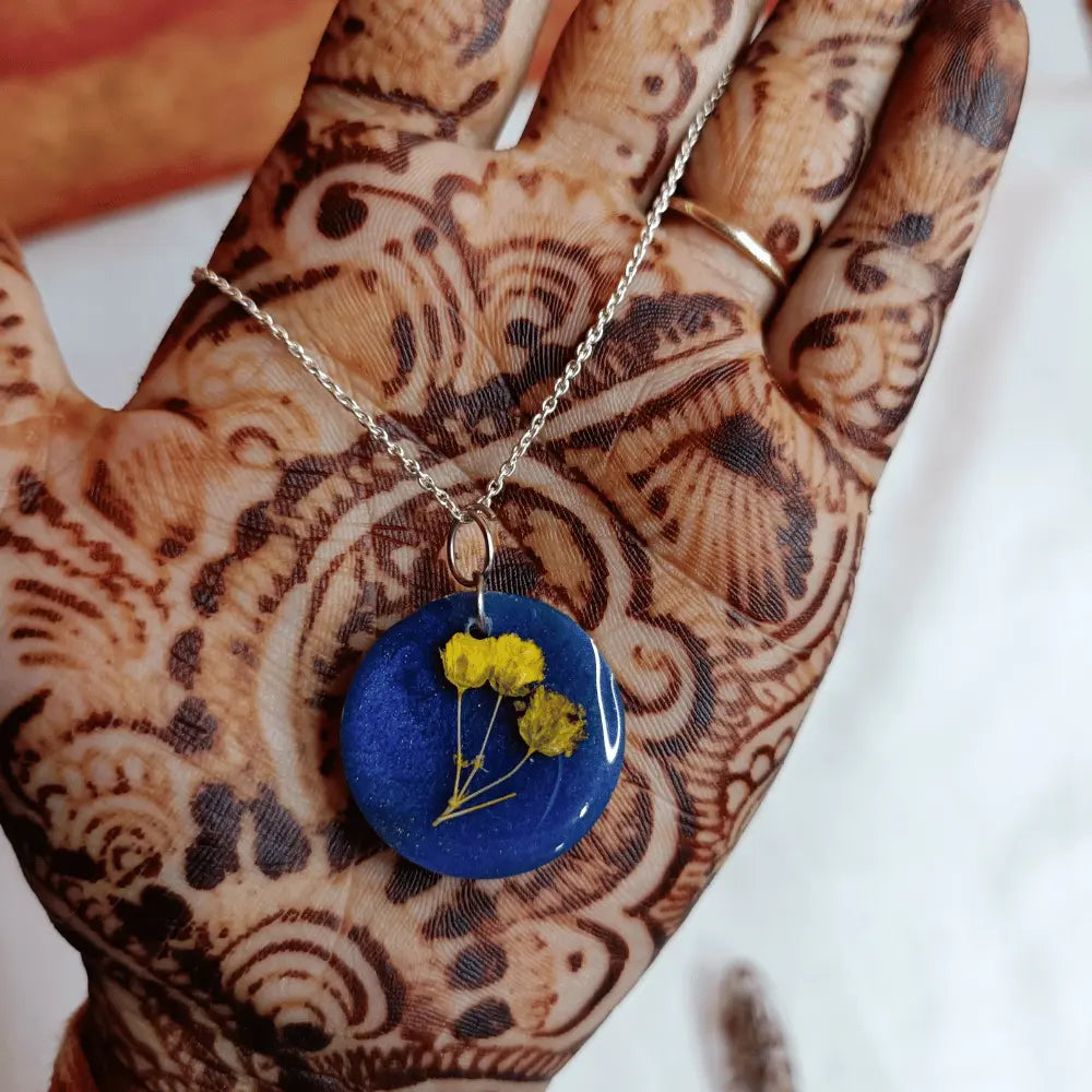 online buy blue resin pendant with preserved baby breath flower