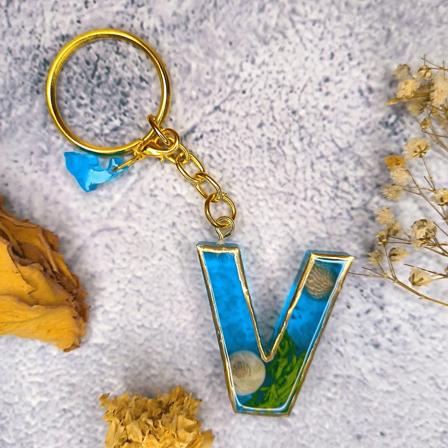 Preserved Flower Resin Keychains With Beautiful Blue Multiple Alphabet Perfect for Couples For Sale