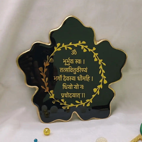 Resin Gayatri Mantra Frame in Flower Shaped For Office