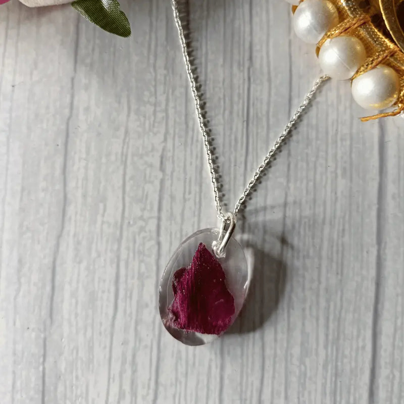 Transparent Resin Flower Preservation Pendant with Beautiful Chain