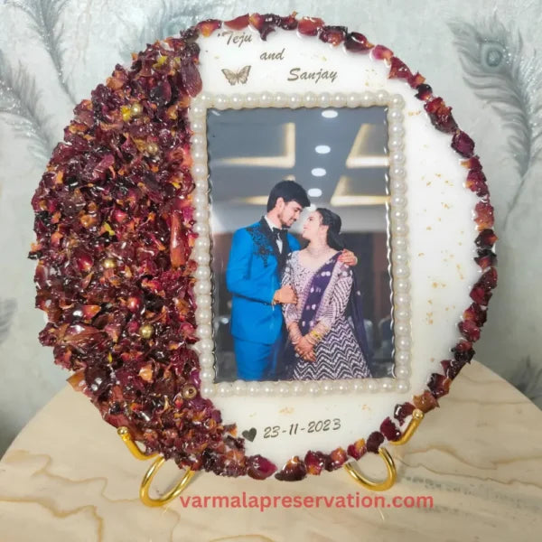 Varmala Flower Preservation in Resin Round Frame | White Pearls Border on Photo with Couple Name & Wedding Date | 3D Red & White Theme Couple Photo Keepsake, Metallic Stand (10 Inch)